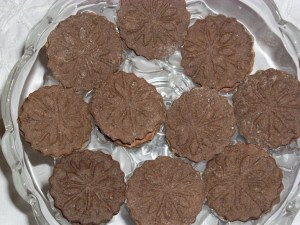 ...az ő ötletességét dicsérik ezek a hópihés kekszek is, itt két különböző tészta krémmel van összeragasztva.