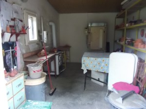 Először is piszkáljuk meg a gyanúsan kinéző falrészeket......