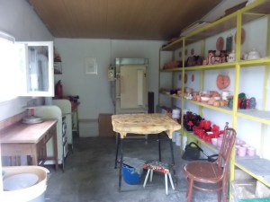 A másik három fal meszelését és az ablakmázolást már egyedül csináltam.....végüli valahol rokon szakma :D