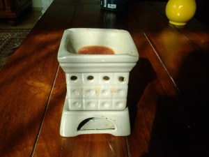 Ez is törött, csak meg van ragasztva, ráadásul öntött....